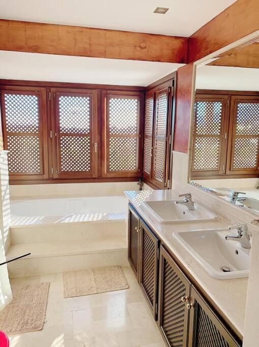Sunkissed Luxury Panoramic Seaview In Marbella Villa *