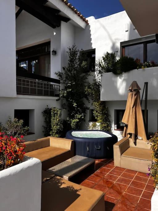 Villa Sunkissed Luxury Panoramic Seaview In Marbella